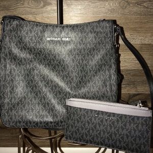 😍🔥 Michael Kors Jet Set Crossbody and Wallet 2pc